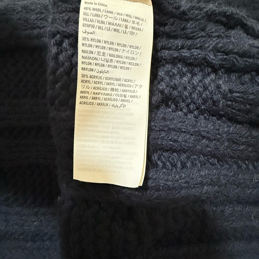 Abercrombie & Fitch Chunky Cable Knit Scarf with Moose Logo, Unisex - Picture 15 of 17